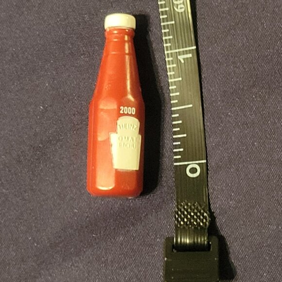 VINTAGE 2000 HEINZ KETCHUP BOTTLE COLLECTIBLE PIN. - Picture 1 of 2